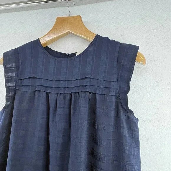 Loft Women’s Navy Plaid Texture Pleated Yoke Ruffle Sleeve Tank Top‎ Size Medium - Picture 6 of 9
